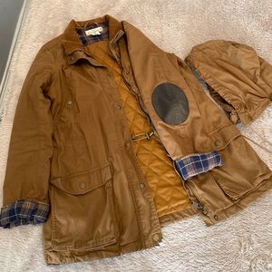 Water Resistant Jacket w Detachable Hood